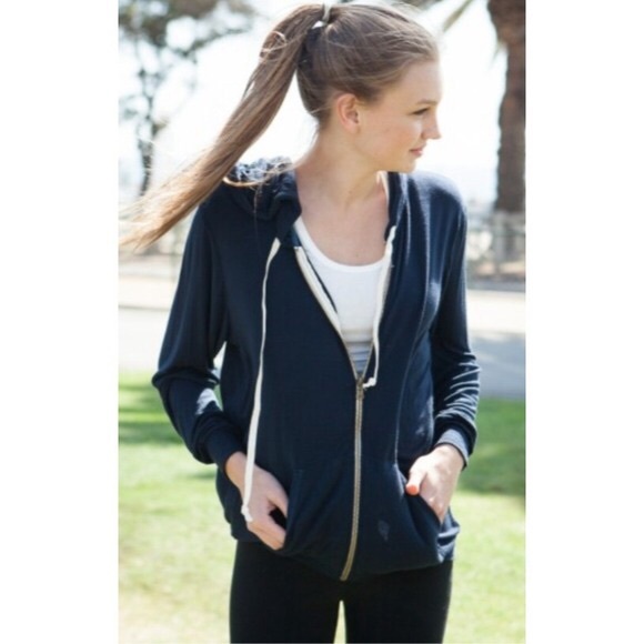 Brandy Melville Jacket - Picture 2 of 6